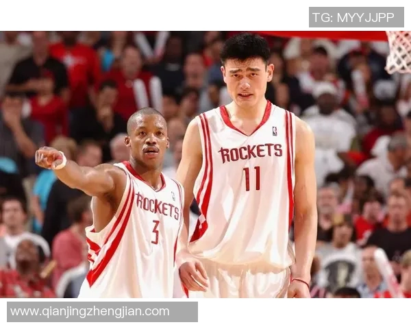 比卢普斯与姚明的篮球传奇交汇点与友谊故事解析